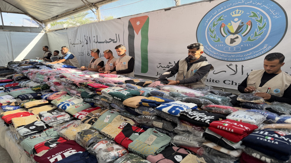 الحملة الأردنية توزّع 1600 طرد كسوة شتوية للأطفال ضمن حملة الشتاء في غزة