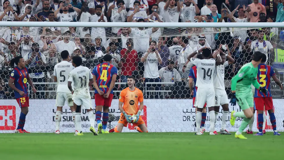 صخرة أرجنتينية تشعل الصراع بين برشلونة وريال مدريد