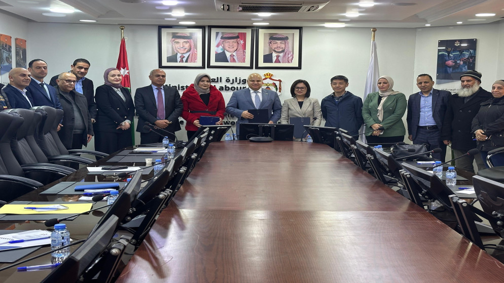 تشغيل فرع إنتاجي جديد لصناعة الألبسة في المفرق ليرتفع عددها إلى 36