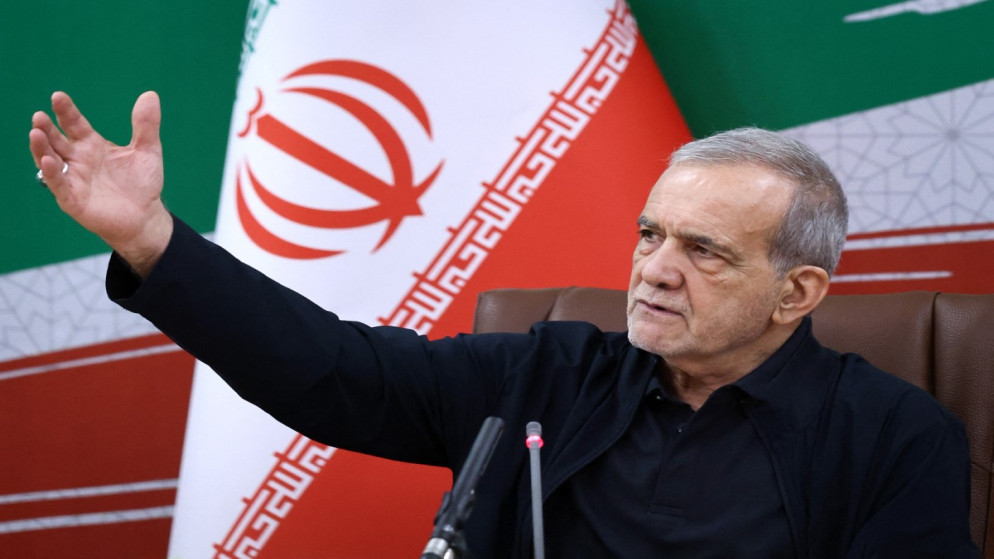 الرئيس الإيراني: نتمسك بالتفاوض وسنواجه بحزم الضغوط الاقتصادية