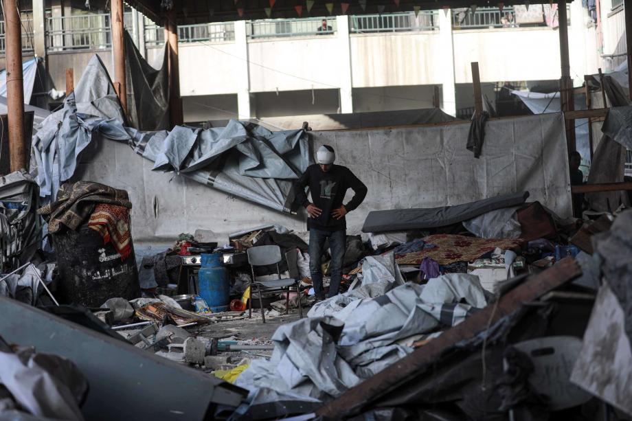 صاروخ الغدر تحت سقف المدرسة ..  حسام دلول يفقد أبناءه ويقعده الوجع  