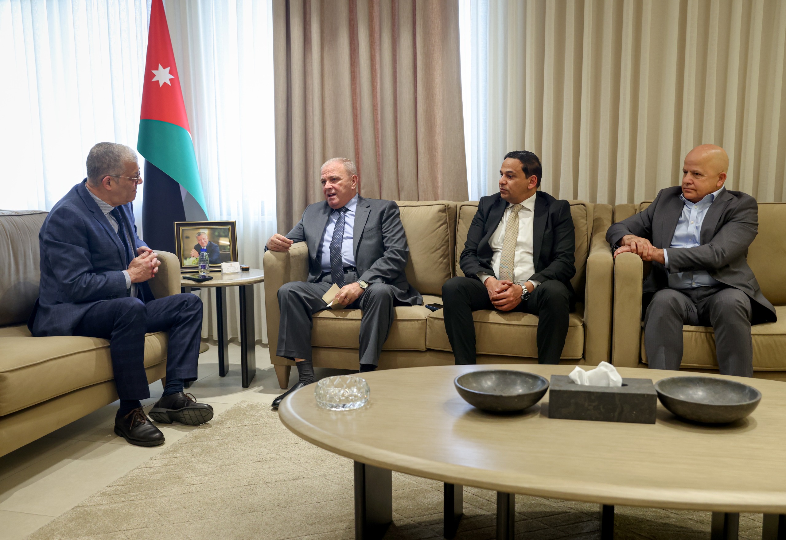 عطية يلتقي السفير الجزائري لإنتهاء مهامه في الأردن