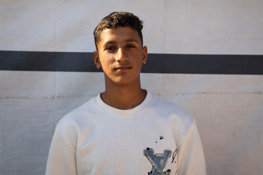 طفولة محاصرة بالألم ..  خالد ينتظر علاجًا ينقذه من العزلة والمرض  