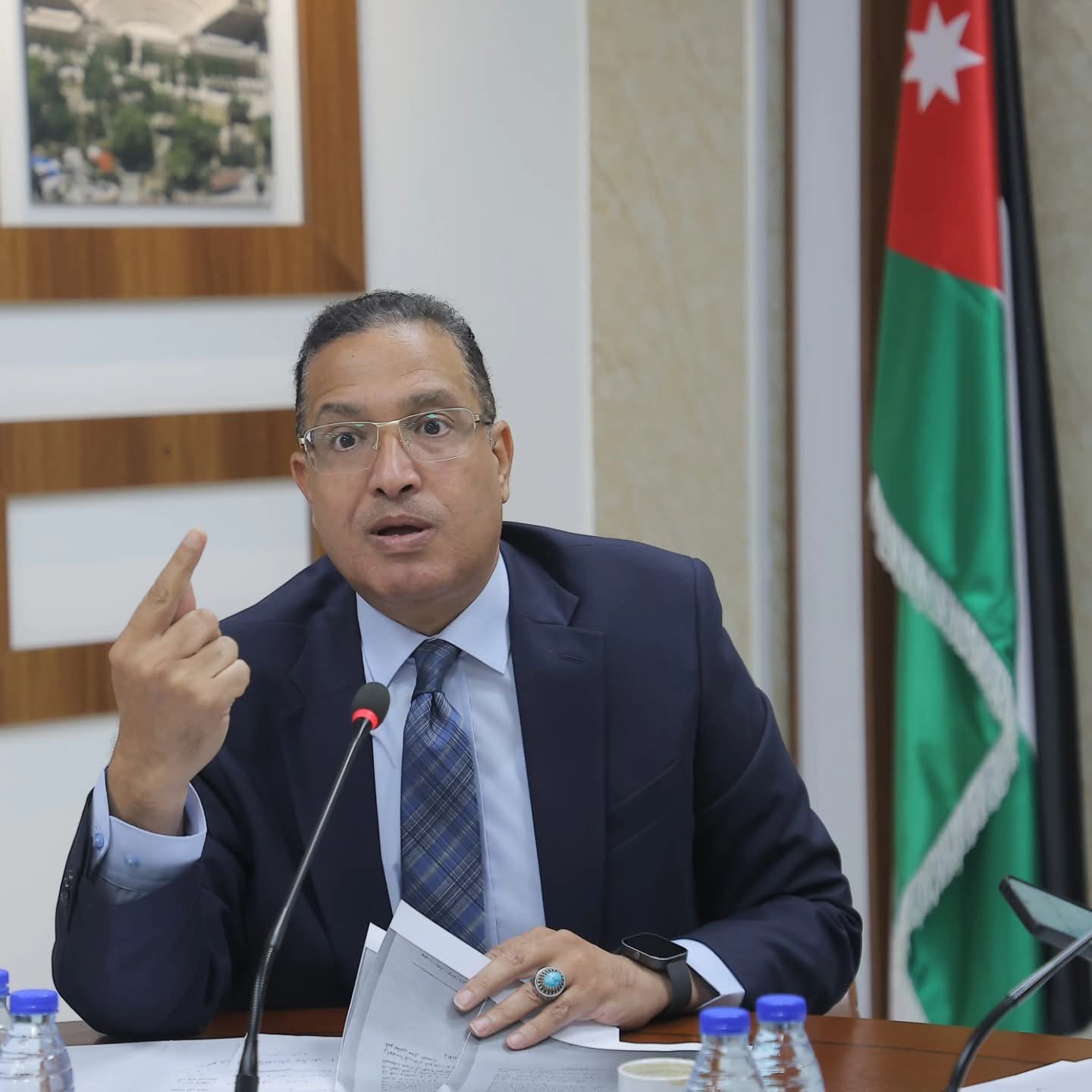النائب الديّات يوجّه مذكرتين للحكومة حول أضرار دخان المصانع في دير علا