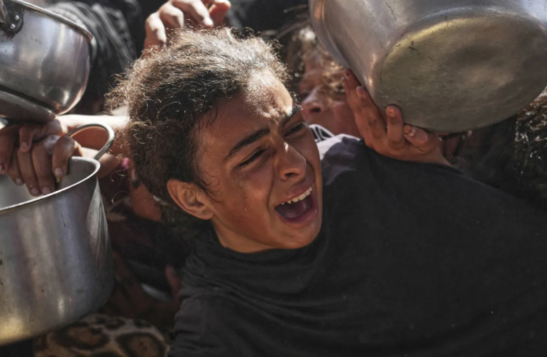 ضباط "إسرائيليون" اعترفوا سراً بأن غزة على شفا مجاعة واسعة