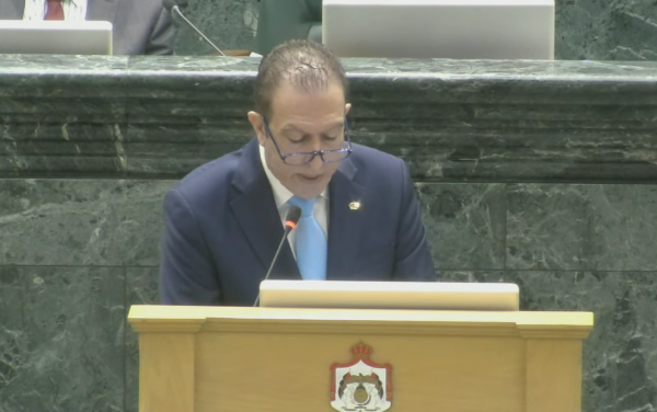 الطراونة: المواطن لم يعد قادراً على دفع فواتير الماء والكهرباء ..  والموازنة تغيب عنها خطة التشغيل