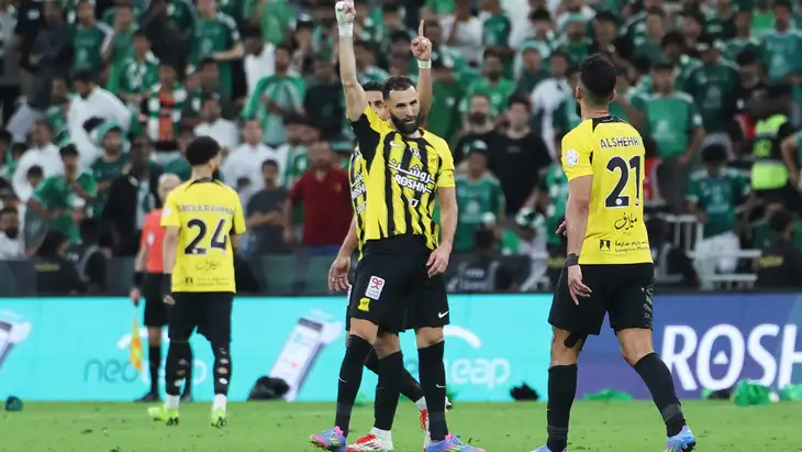 من قلب الهلال ..  بنزيما سلاح الاتحاد للفوز بديربي جدة