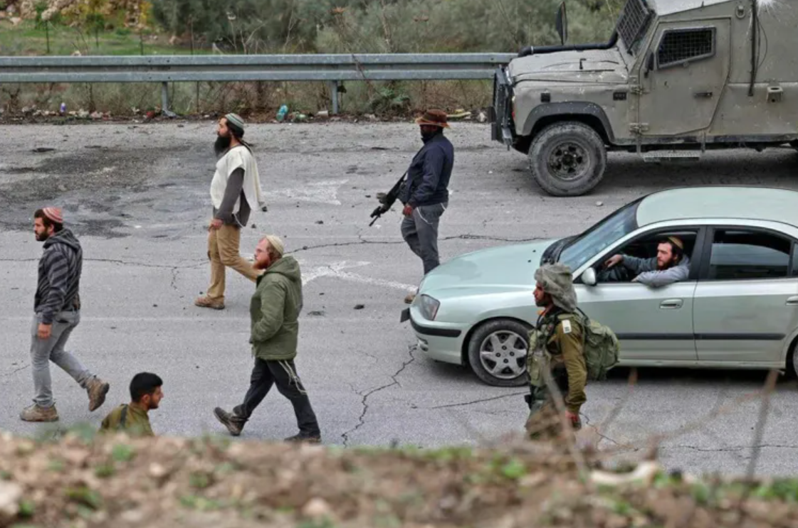 إصابة 5 فلسطينيين بهجمات للمستوطنين بالضفة