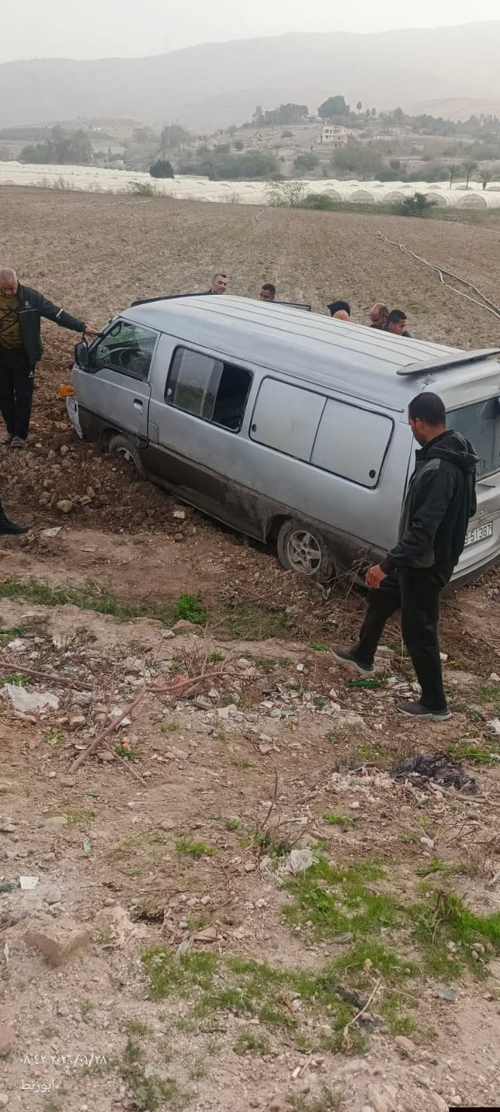 إصابة أربع طالبات إثر تدهور باص في الصوالحة