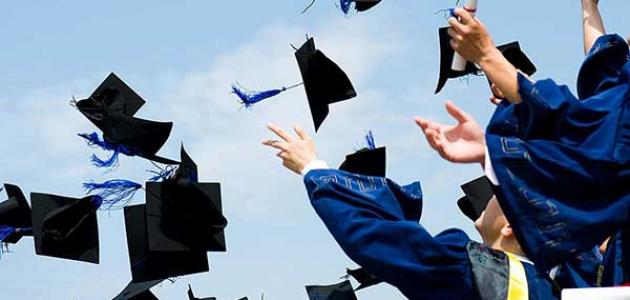 زفّات التخرّج داخل الجامعات ..  فرح مشروع أم مظهر فوضى واستعراض؟