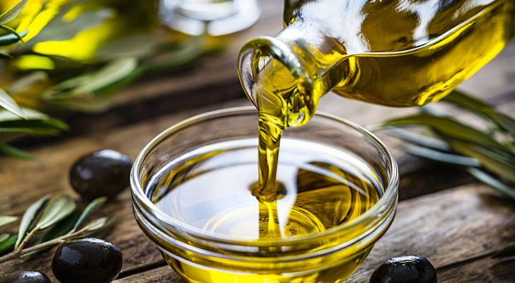 وزير الزراعة: السوق المحلي سيشهد انخفاضا في أسعار زيت الزيتون بعد الاستيراد