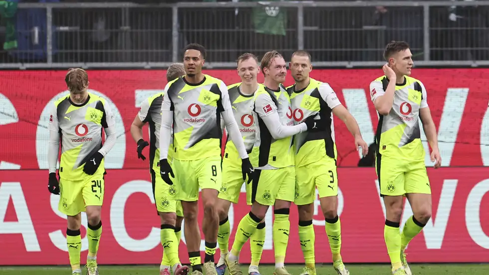 برشلونة ينافس آرسنال على صفقة هجومية من دورتموند