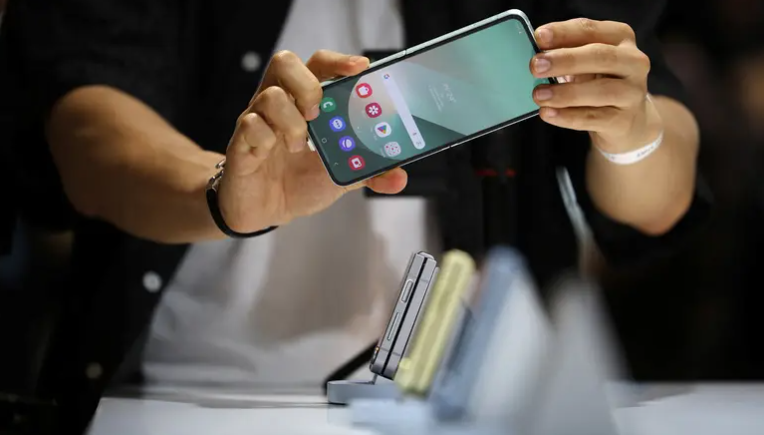 "سامسونغ": هواتف "Galaxy Z" القابلة للطي المقبلة ستكون الأنحف