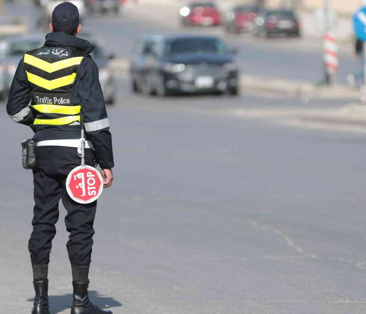 السير تحذر من القيادة بعكس الاتجاه  ..  مخالفة 250 دينارا وحجز 14 يوما
