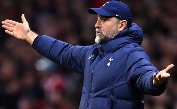 مدرب توتنهام بعد انهيار حارسه: دربت 15 سنة ولم أفعل هذا من قبل