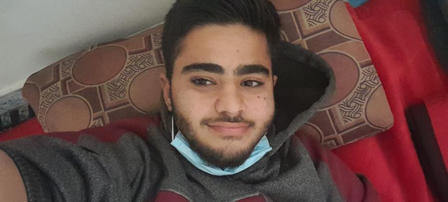 نادته أريج من تحت الركام ..  فعاد إليها الصمت  