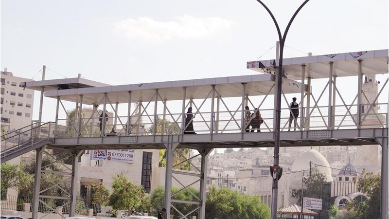 الأمانة تبدأ باستبدال الجسور الخرسانية بأخرى معدنية