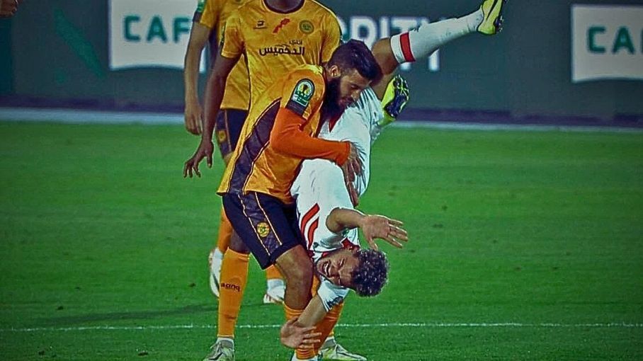 الزمالك يتفاعل مع موقف لاعب بركان المغربي مع لاعبه دونغا