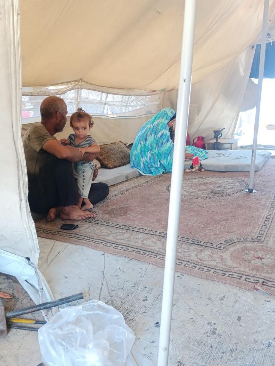 "القتل البطيء" ..  23 شهرًا من النزوح القسري تأكل أرواح الغزيين  