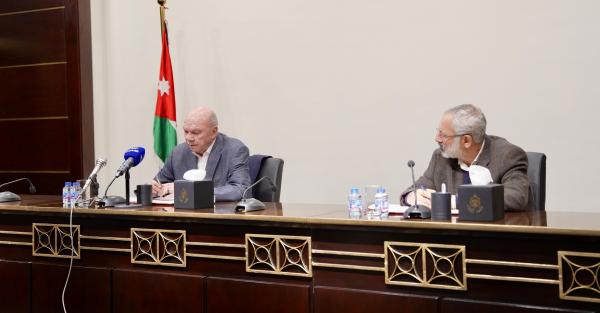 الفايز يدعو الشباب للتصدي إلى ذباب إلكتروني يستهدف الأردن