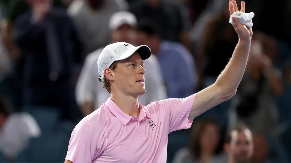 صمد 10 سنوات ..  سينر سكر رقم ديوكوفيتش ..  ويتجه لتكرار إنجاز فيدرر!