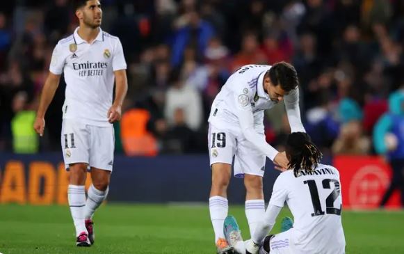 ريال مدريد يحسم موقفه من عروض سيبايوس وكامافينجا