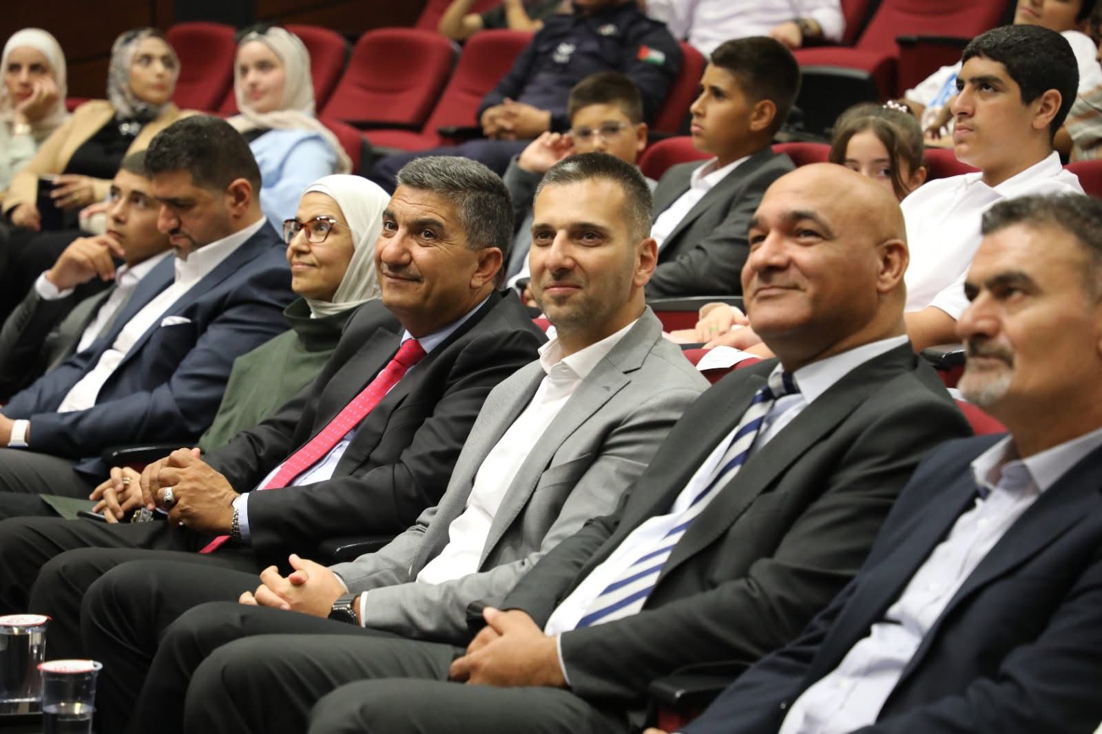 بتخريج 50 طالبا وطالبة ..  مركز الاستشارات والتدريب واللغات في جامعة الشرق الاوسط يختتم النادي الصيفي