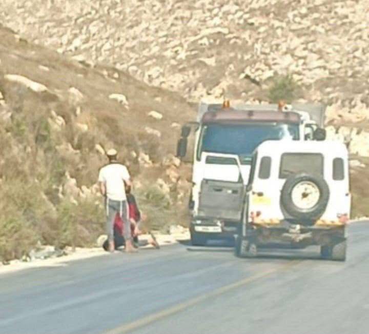 مستـ.ـوطن يختطف شقيقين قرب مدخل نابلس الشمالي