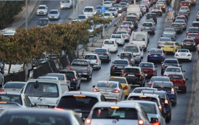 كثافة مرورية ملحوظة في مداخل عمان ومخارجها