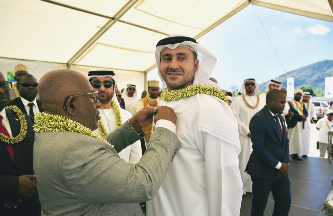 رئيس جزر القمر يمنح علي الشمري رتبة فارس من وسام الهلال الأخضر