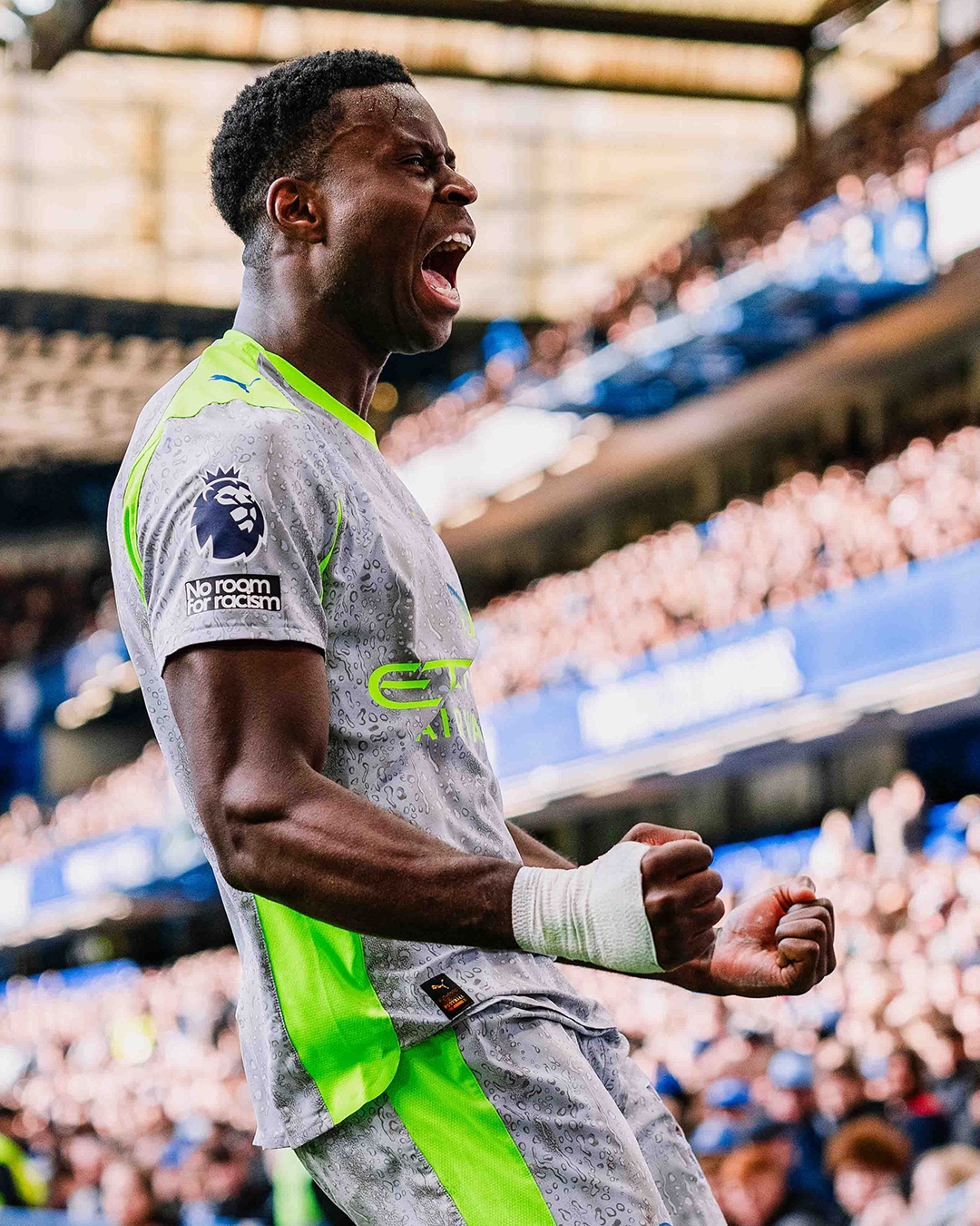 البريميرليج يشتعل ..  مانشستر سيتي يقبل هدية آرسنال ويهين تشيلسي