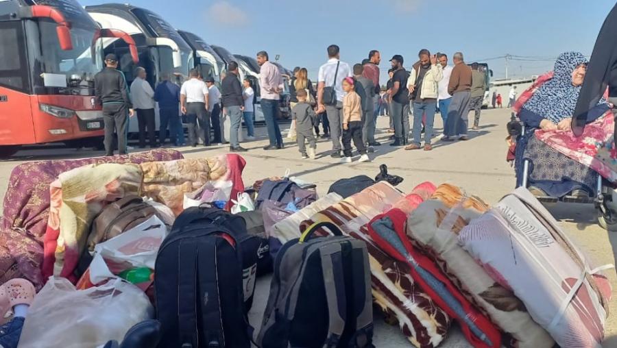 1100 سوري غادروا مريجيب الفهود طوعًا ..  الأردنيون ودّعوا بالمحبة، والسوريون شكروا بالدموع