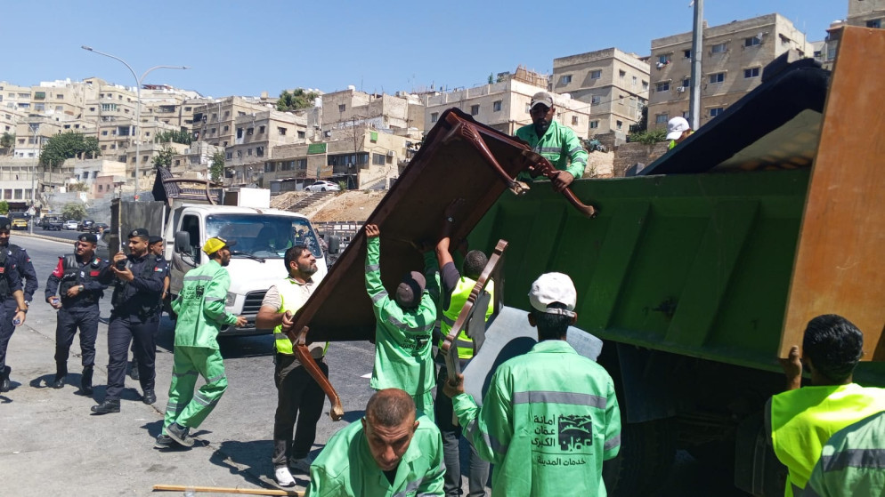 أمانة عمّان: الأرصفة حق للمشاة ويُحظر استخدامها كمواقف سيارات خاصة