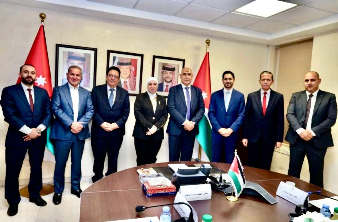 اجتماعات هامة بحضور مجموعة من المسؤولين العرب والدوليين في قطاع النقل البري 