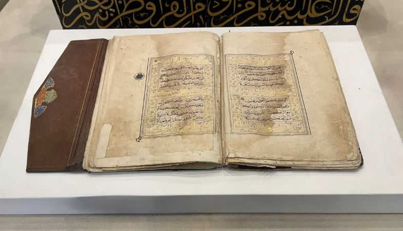 بالصور ..  نسخ قرآنية نادرة أُهديت للمسجد الأقصى عبر العصور