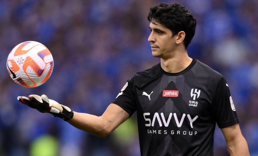 ياسين بونو يحسم مستقبله مع الهلال