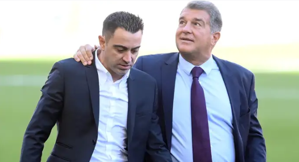 لابورتا: رحيل تشافي أنقذ مسيرة ليفاندوفسكي في برشلونة