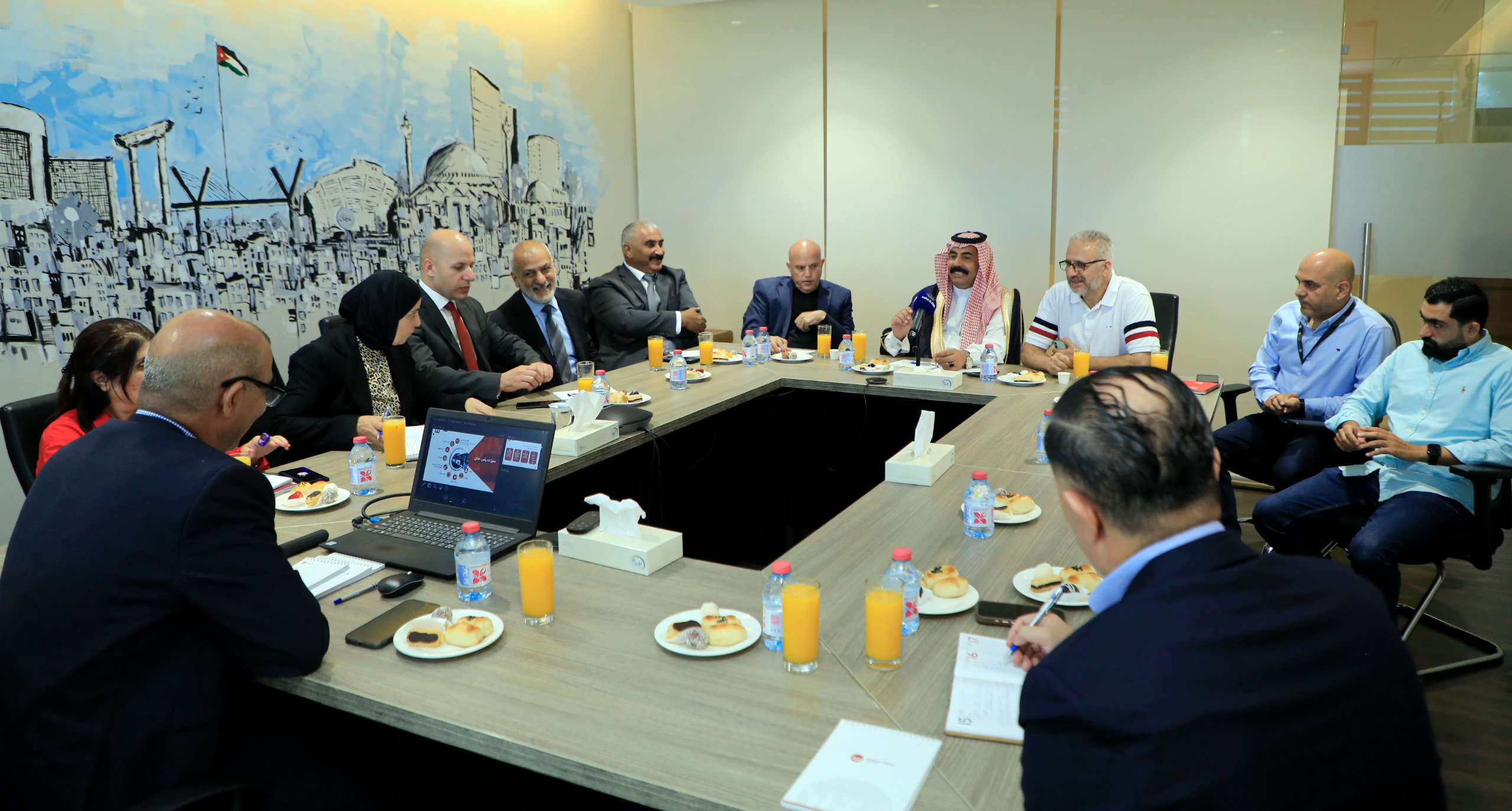 "النقل النيابية" تزور شركة رؤية عمان الحديثة للنقل