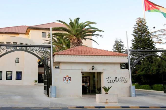 الحكومة تتعهد بإصلاحات شاملة لقطاع الطاقة تشمل تعرفة جديدة وتوسيع الطاقة المتجددة