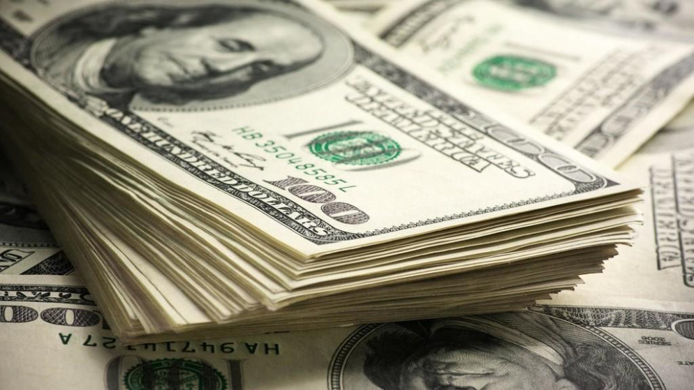الدولار يتمسك بمستوياته المرتفعة مع اقتراب قرار الاحتياطي الأميركي
