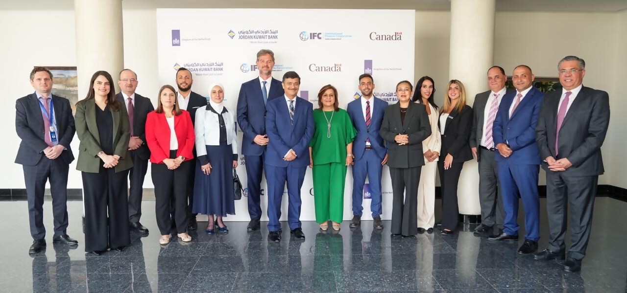 البنك الأردني الكويتي يحتفل بتخصيص كامل عوائد أول سند أخضر  في الأردن 