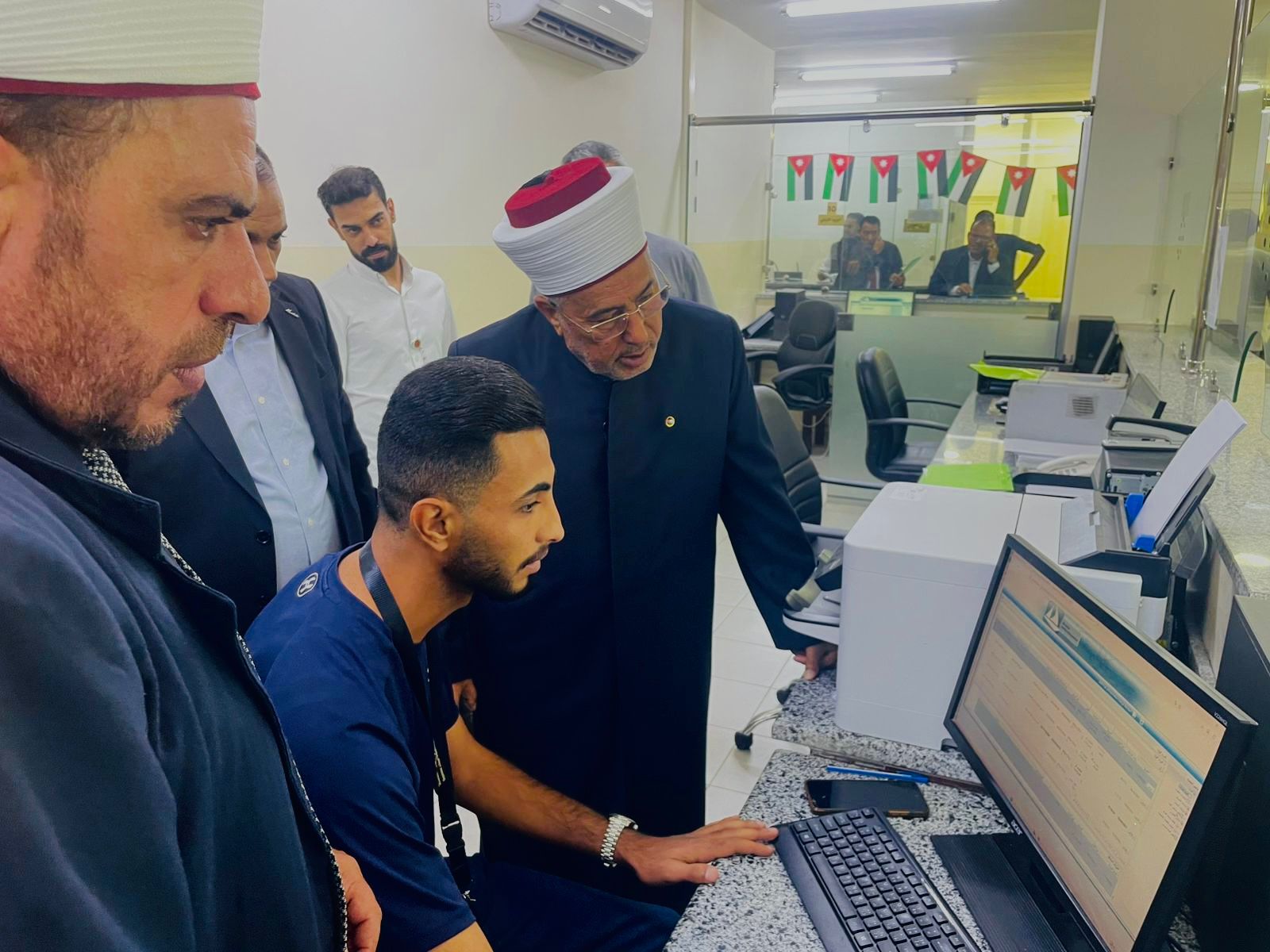 قاضي القضاة يتفقد سير العمل بالمحكمة الإبتدائية الشرعية بمادبا