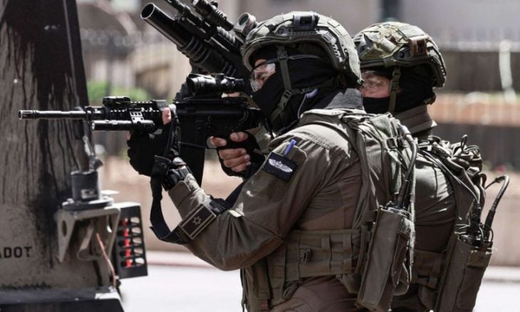الاحتلال يجرف شارعا في البيرة وسط الضفة