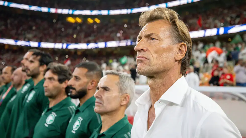 "اختياراته بالقرعة" ..  الدعيع يهاجم رينارد بسبب 4 لاعبين