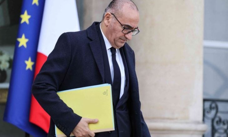 فرنسا  ..  700 ألف شخص يقيمون بشكل غير قانوني في فرنسا