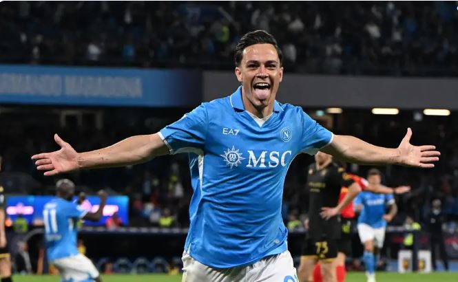 أتلتيكو مدريد يكثف اتصالاته لضم مهاجم نابولي