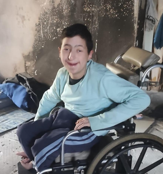 يوسف تحت الحصار ..  صمت طفل مشلول يصرخ بألم غزة  