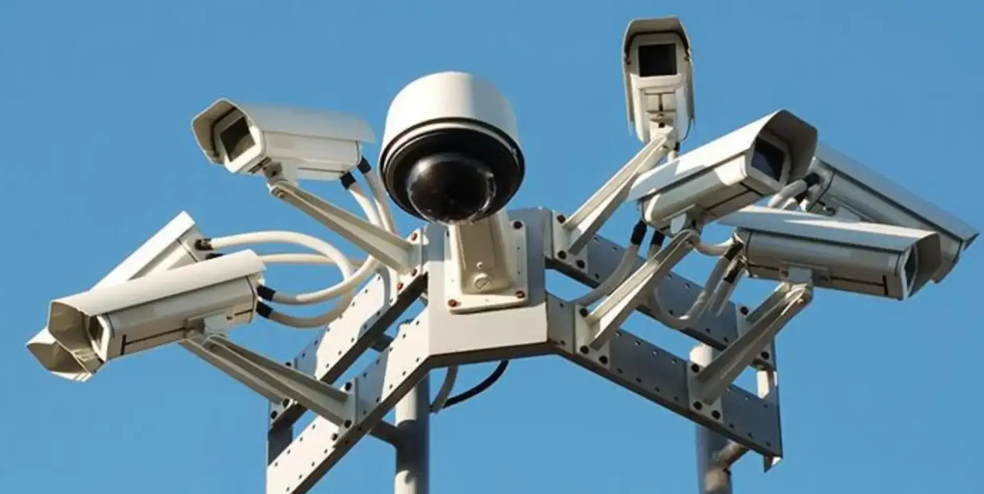 لماذا لا يتم تركيب كاميرات ترصد الفساد والتجاوزات الإدارية قبل التوسع في كاميرات السير والمخالفات؟