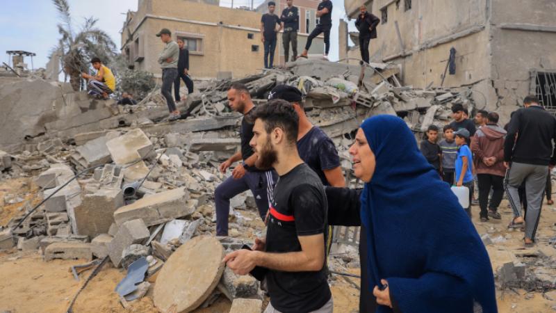 قصف متواصل للاحتلال برا وبحرا وجوا على غزة