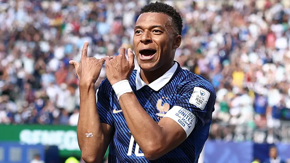 "يتفوق على رونالدو وهنري" ..  رد قاتل يفحم منتقدي مبابي